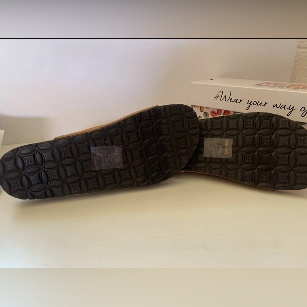 MUK LUKS Tan Buckle-Accent Valerie Terra Turf Sandal- Women Size 9 Women Sandals - Picture 11 of 13
